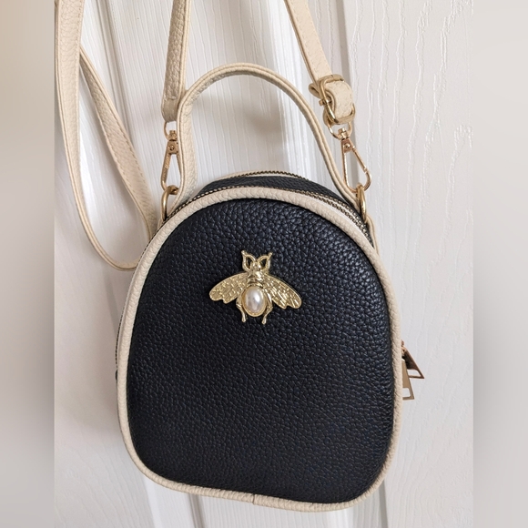 Black White Faux Pebbled Leather Bumblebee Gold Crossbody Handbag Small Purse - Picture 1 of 7